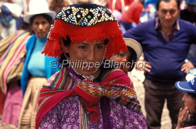 perou 09.JPG - Femme et son enfantMarché de PisacPérou